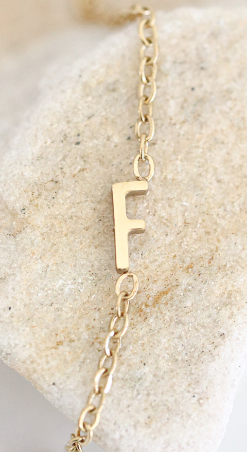 Collana lettera F