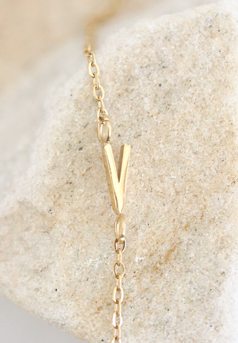 Collana lettera V