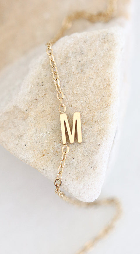 Collana lettera M