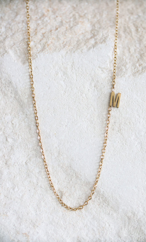 Collana lettera M